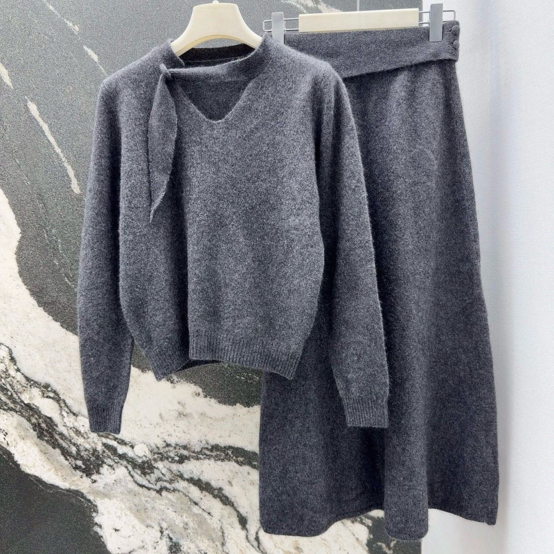 chr1st1an D10r sweaters